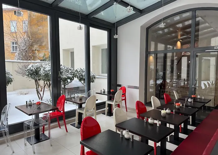 Hôtel de l'aéroport: Red & Blue Design Hotel Prague