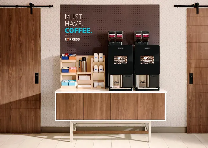 Holiday Inn Express & Suites Airport By Ihg
