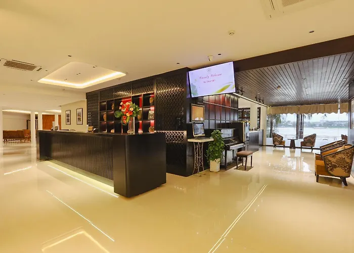 Hotel near College: Huong Giang Hotel Resort & Spa