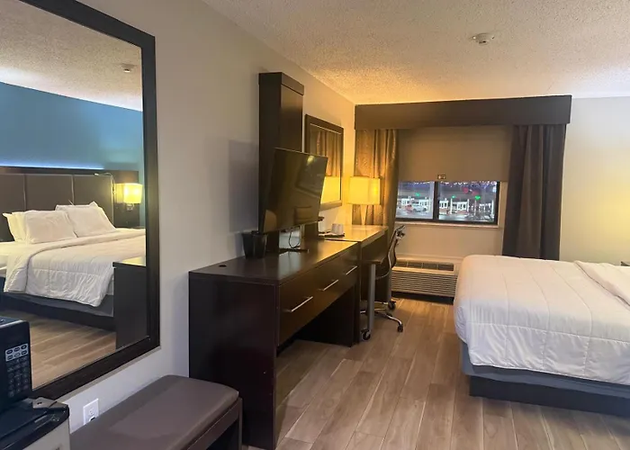 Quality Inn & Suites Detroit Metro Airport