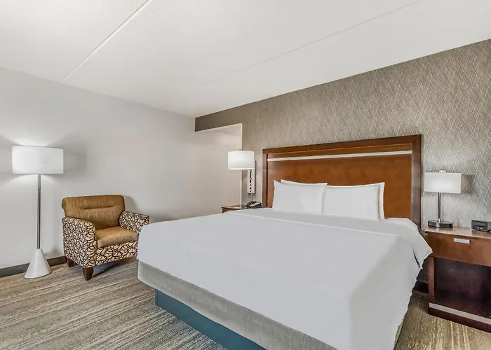 Hampton Inn & Suites Detroit/Airport Romulus