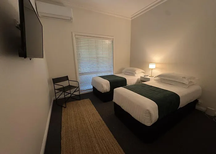 Motels Lincoln Cottage Motor Inn