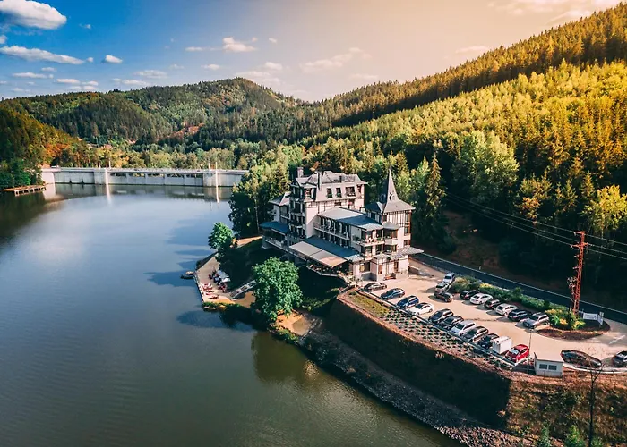 Retro Riverside Wellness