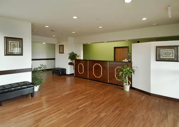 Super 8 By Wyndham Bowling Green North