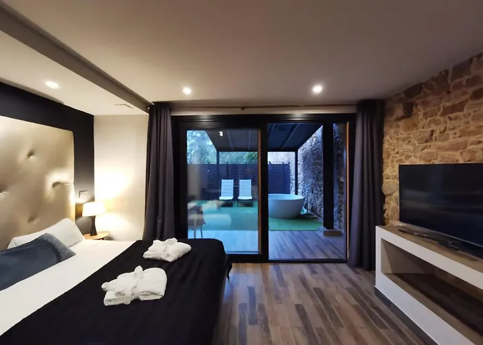Suite 1907