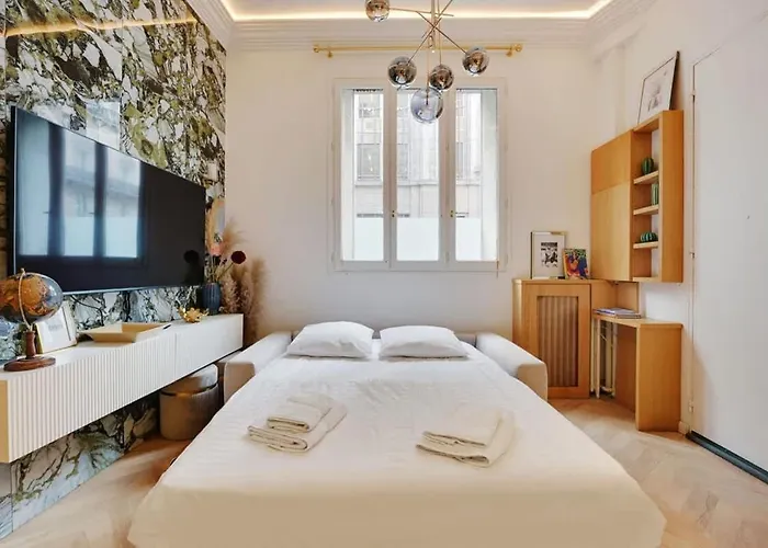 le studio des Champs elysees