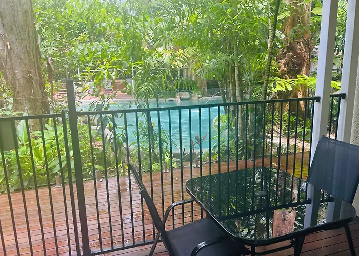 Hotel with view: Palm Cove Tropic Apartments