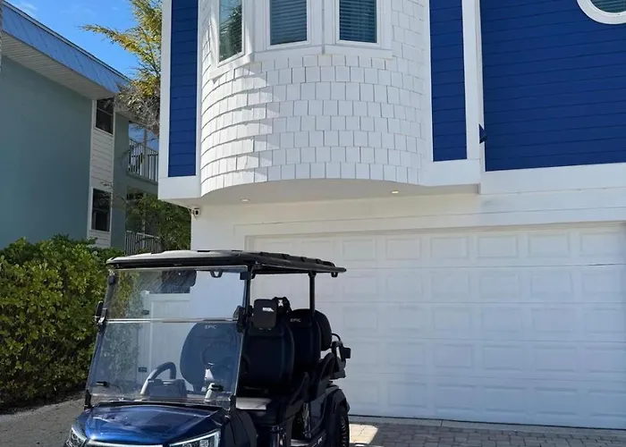 Hotel near College: Luxury Vacation Home! Add A Golf Cart!!