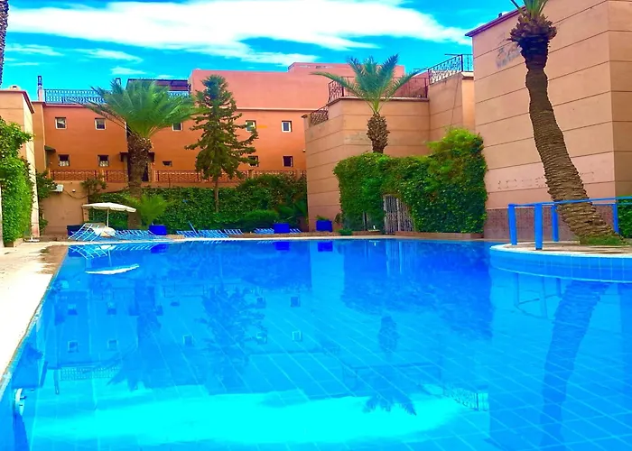 Riad Kamal de luxe avec jacuzzi et trois piscines au cœur de Marrakech