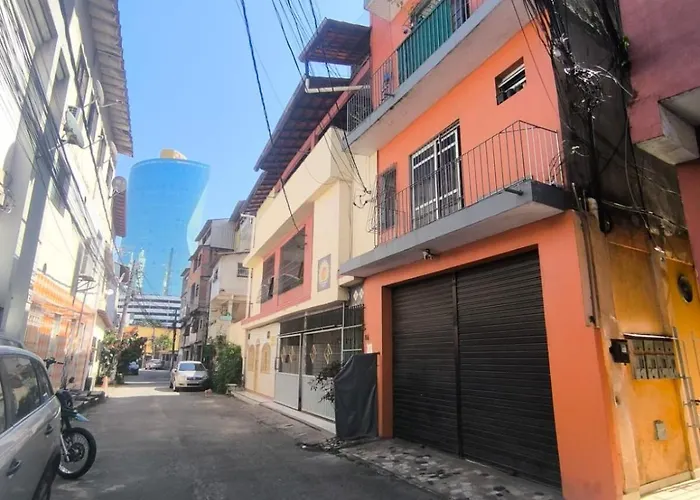 Apto térreo de um quarto com varanda, 550m da Praia de Itaparica