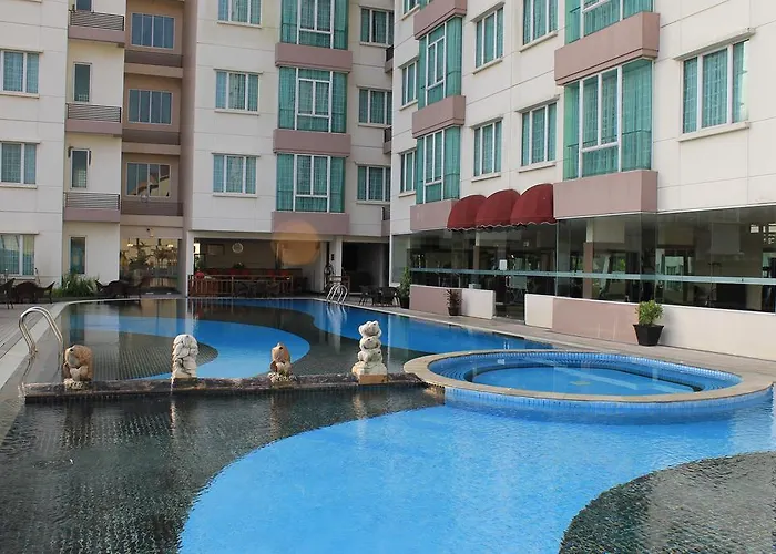 Hotel with pool: The Bcc Hotel & Residence
