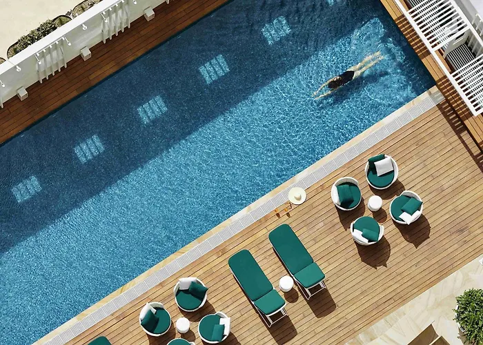 Luxury hotel only: Swissotel Sydney