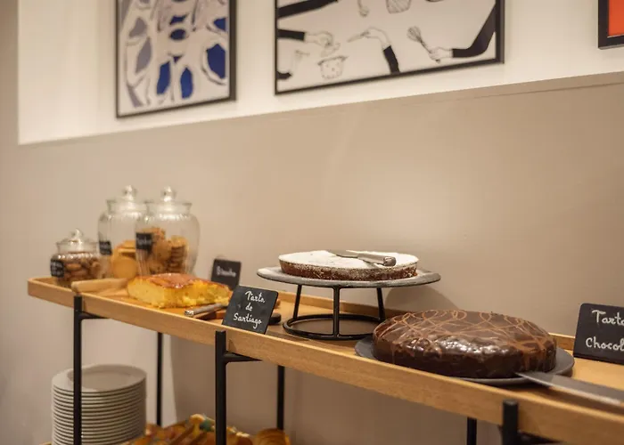 Family Hotel: Hotel Santiago Plaza Affiliated By Melia