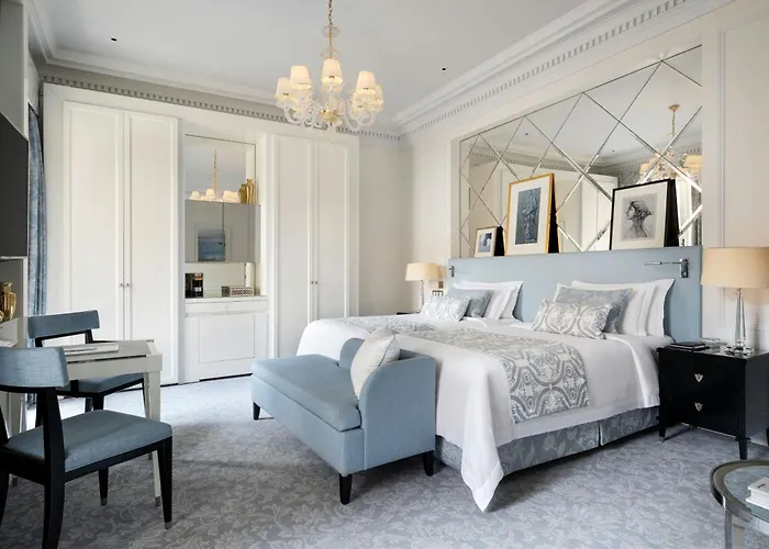 Pet Friendly hotel: The St. Regis Rome