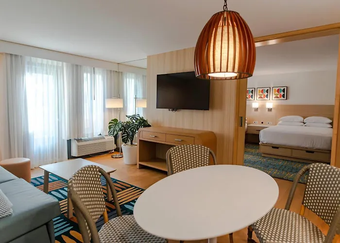 Howard Johnson By Wyndham Anaheim Hotel And Water Playground
