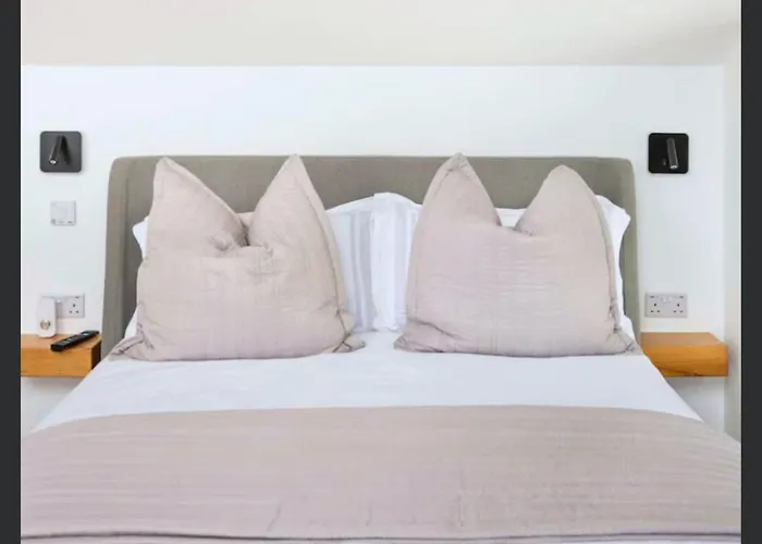 Apartments Uno St Ives - Luxury Serviced Accommodation