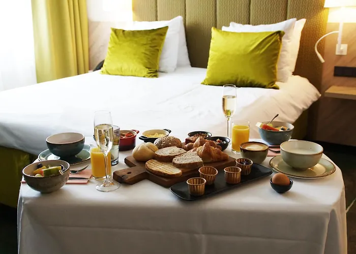 Hotels With Four Stars Carlton President