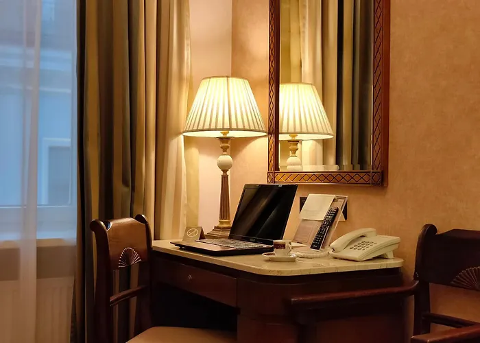 Luxury hotel only: Grand Hotel