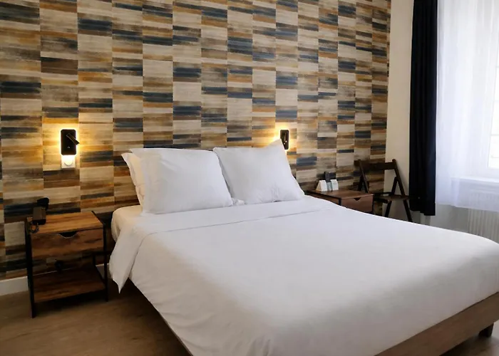 Hôtel La Porte Saint Pierre-Logis Hôtel Intra Muros RÉNOVÉ en 2026