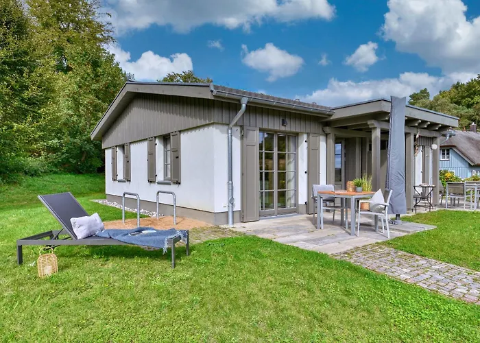 Ferienhaus Svantevit 31 Feriendorf Klein Stresow Rügen by ruyastay