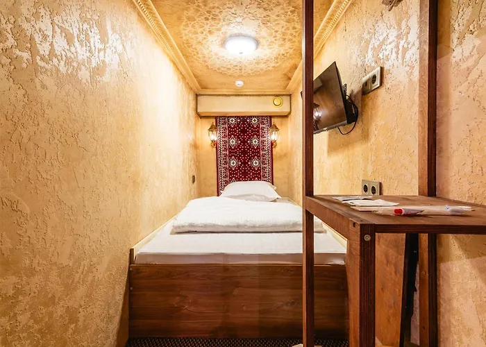Alladin Capsule Hotel