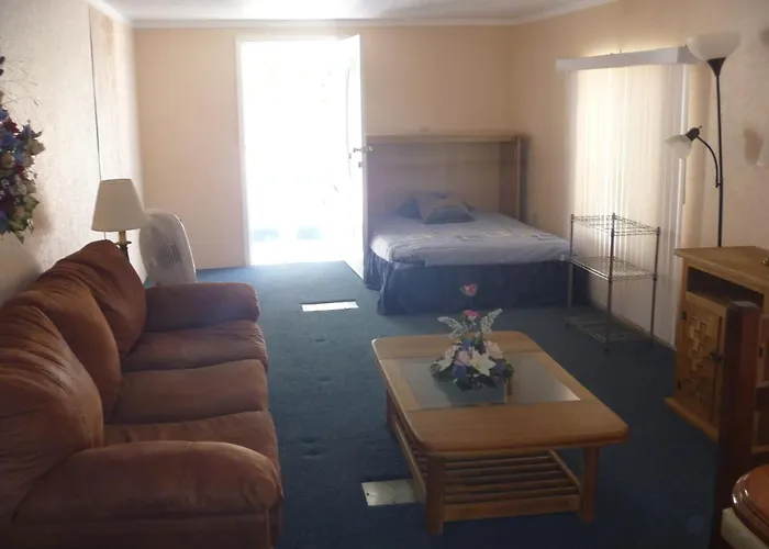 Cheap hotel: Whale Hill