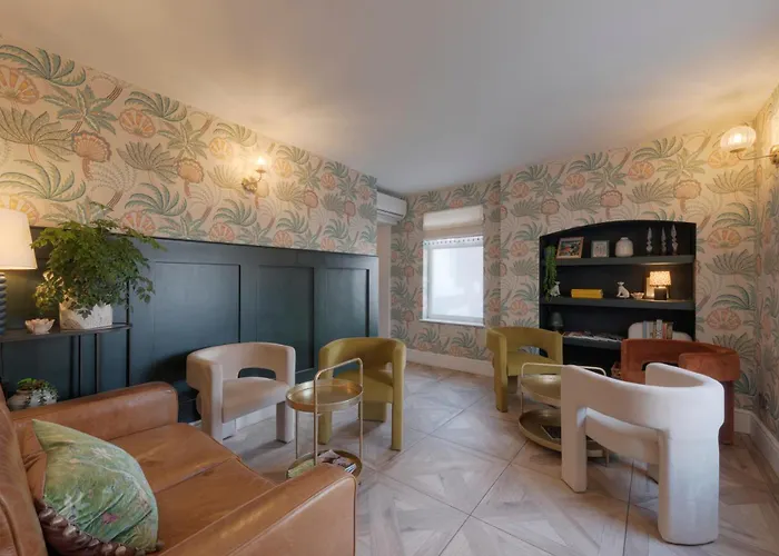 Somerset House Boutique And Restaurant