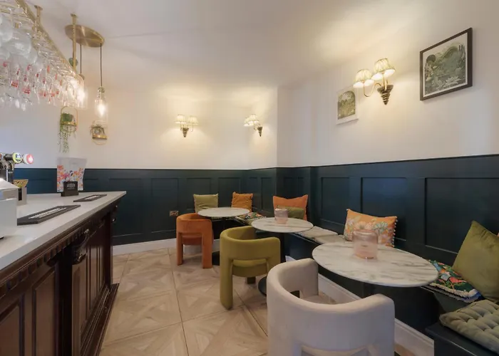 Somerset House Boutique And Restaurant