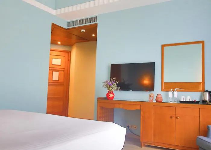 Warwick Palm Beach Hotel