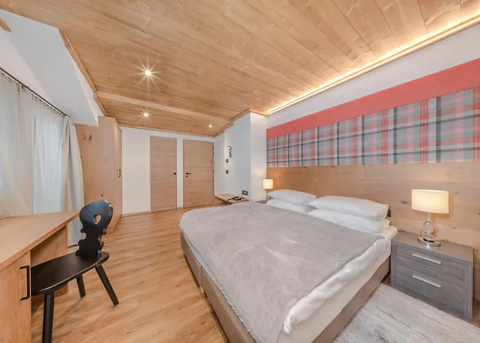 Luxury hotel only: Hotel Rodella