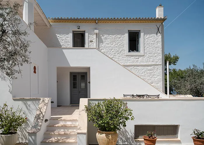 Family resorts Bellevalia Hydra