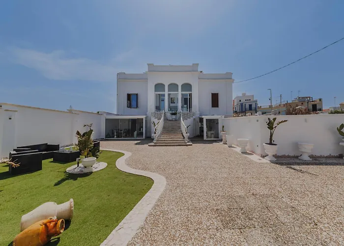 Luxury hotel only: Ventidue Venti