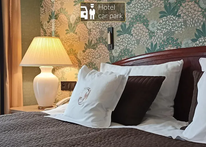 Luxury hotel only: Grand Hotel