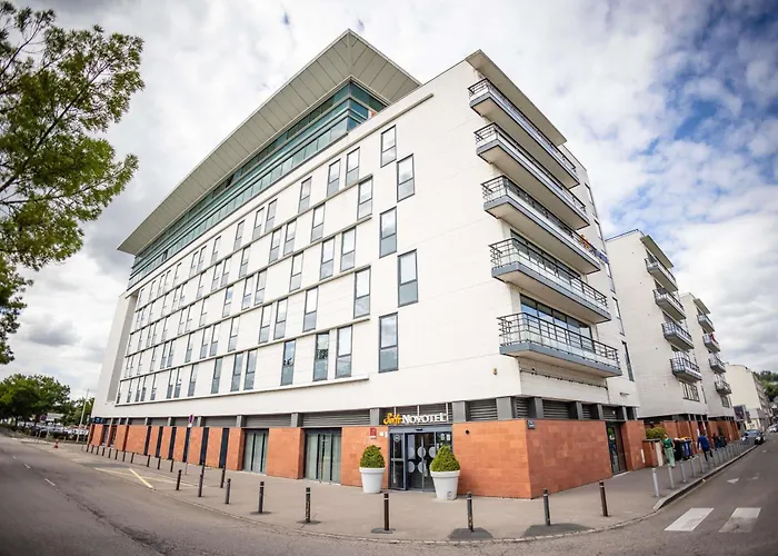 Hotel near College: Novotel Suites Rouen Normandie