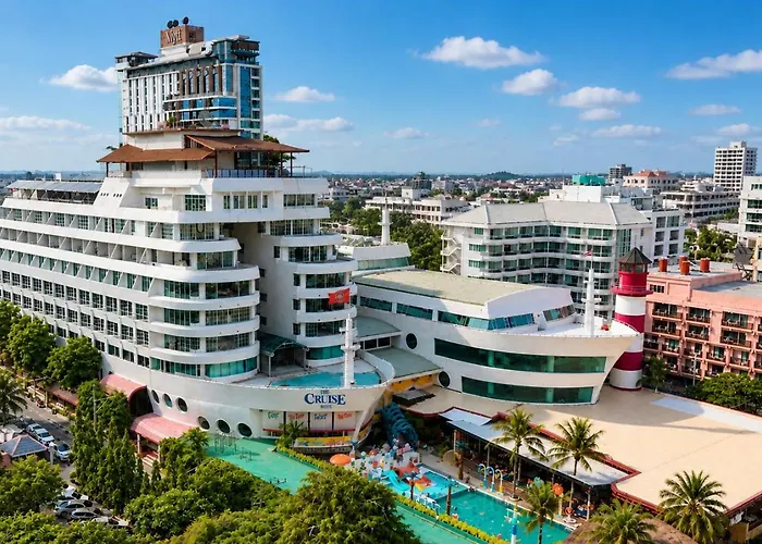 4 star hotel: The Cruise Hotel
