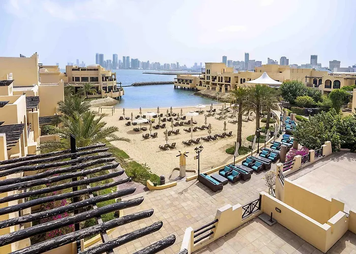 Beach hotel: Novotel Bahrain Al Dana Resort