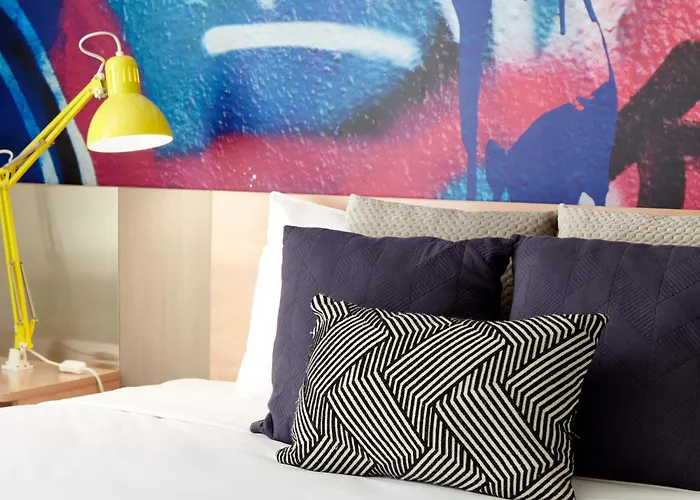 Motel: Ibis Melbourne Hotel And Apartments