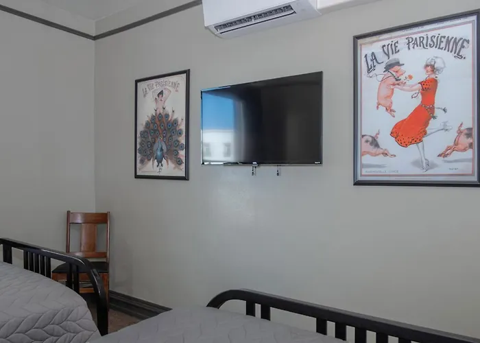 Gardner Hotel & Hostel