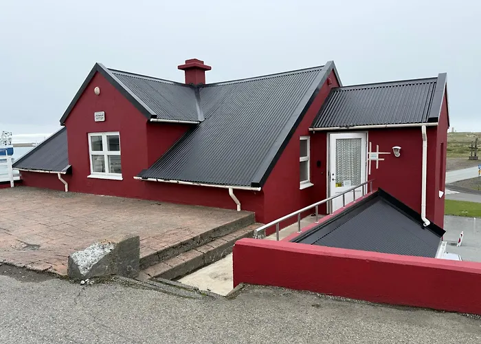 Guesthouse Hvammur By The Harbour