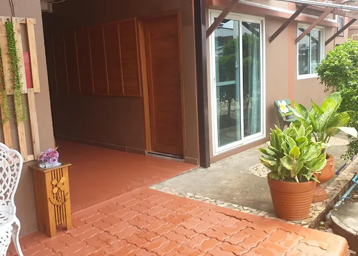 Little Guest House Hotel