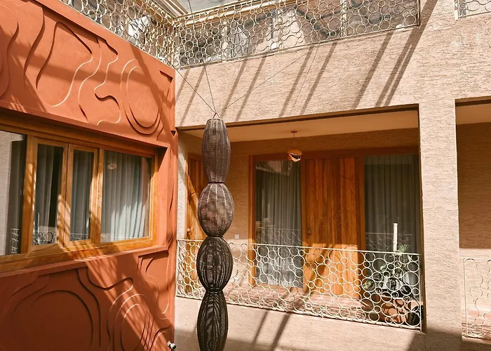  Maison Nalos