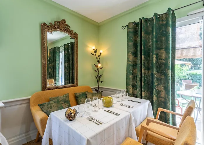 Logis Hôtel La Bastide De Grignan&Restaurant La Chênaie