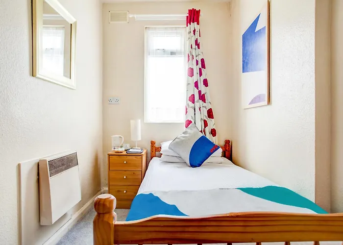 Oyo Godolphin Arms Hotel