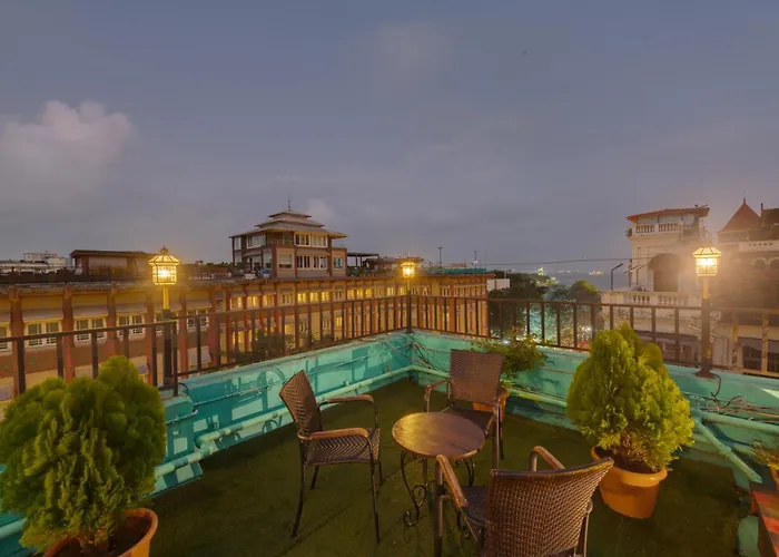Suba Palace Near Gateway Of India