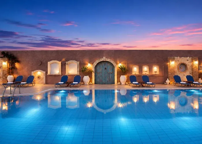 Golden Bay Apartments - Pool & Garden Retreat