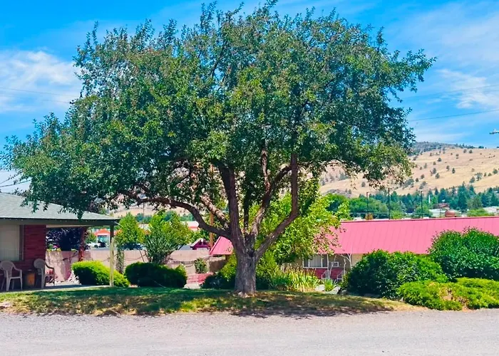 Golden West Motel