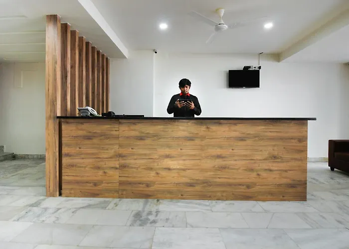 Capital O Sri Suprabhat Grand Near Kachiguda Railway Station