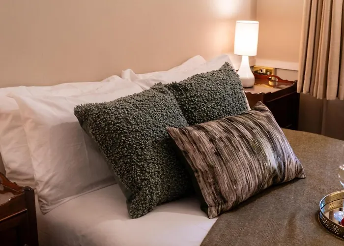 Hotels Close to Airport Cransley