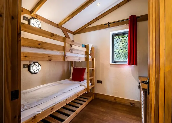 Warwick Castle Hotel & Knight'S Village