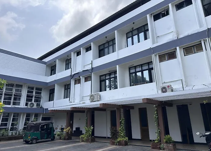 Subhas Tourist Hotel